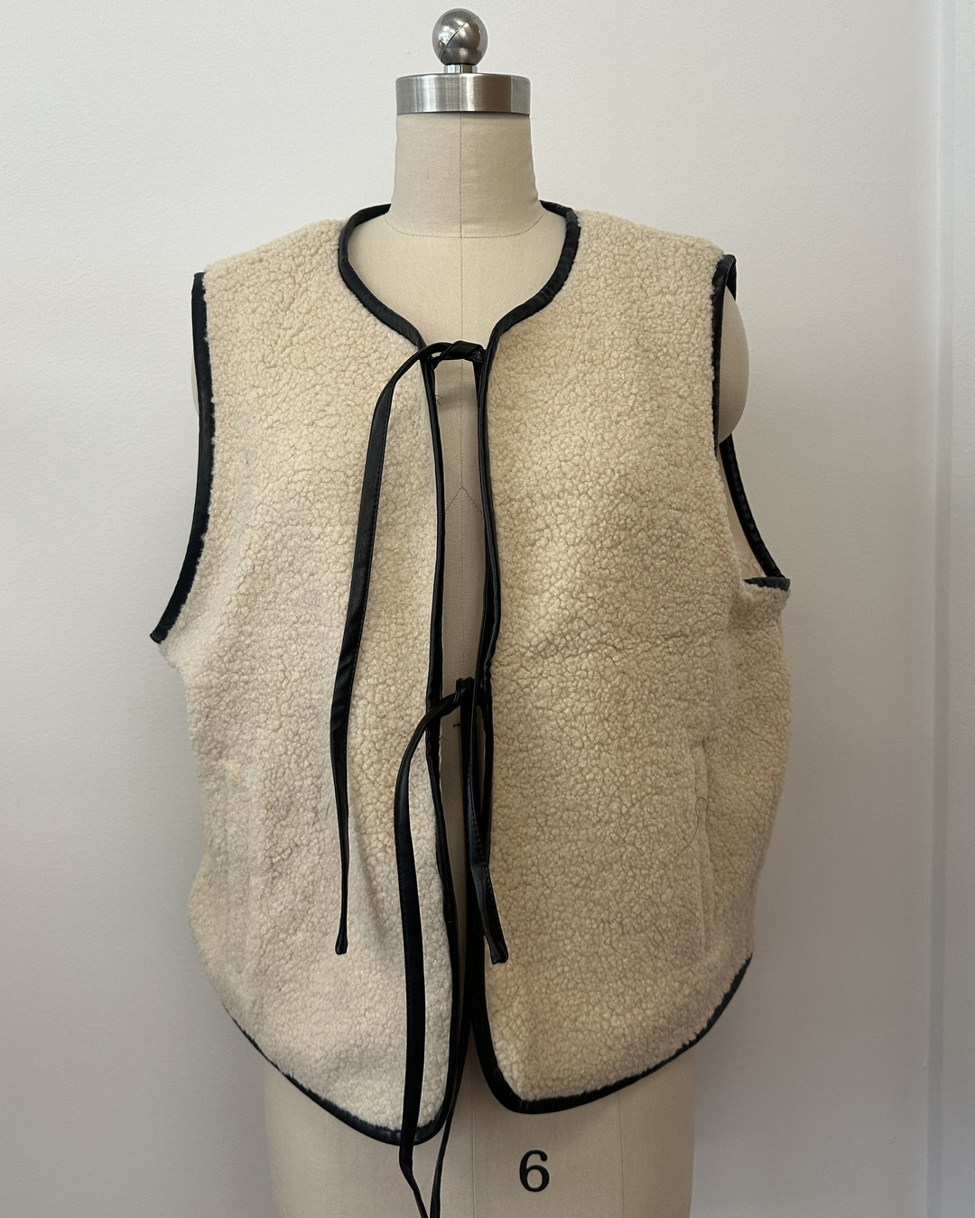 Vest Fleece Vegan Trim - Ivory