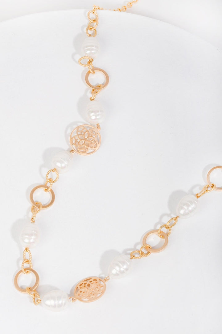 Medallion Pearl Necklace