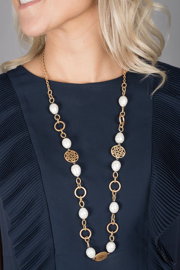 Medallion Pearl Necklace