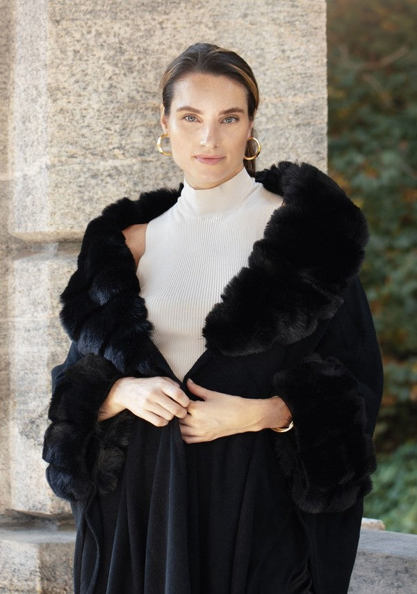 Filippa Faux Fur Trim Kimono – Saachi Wholesale Filippa Faux Fur Trim Kimono – Saachi Wholesale