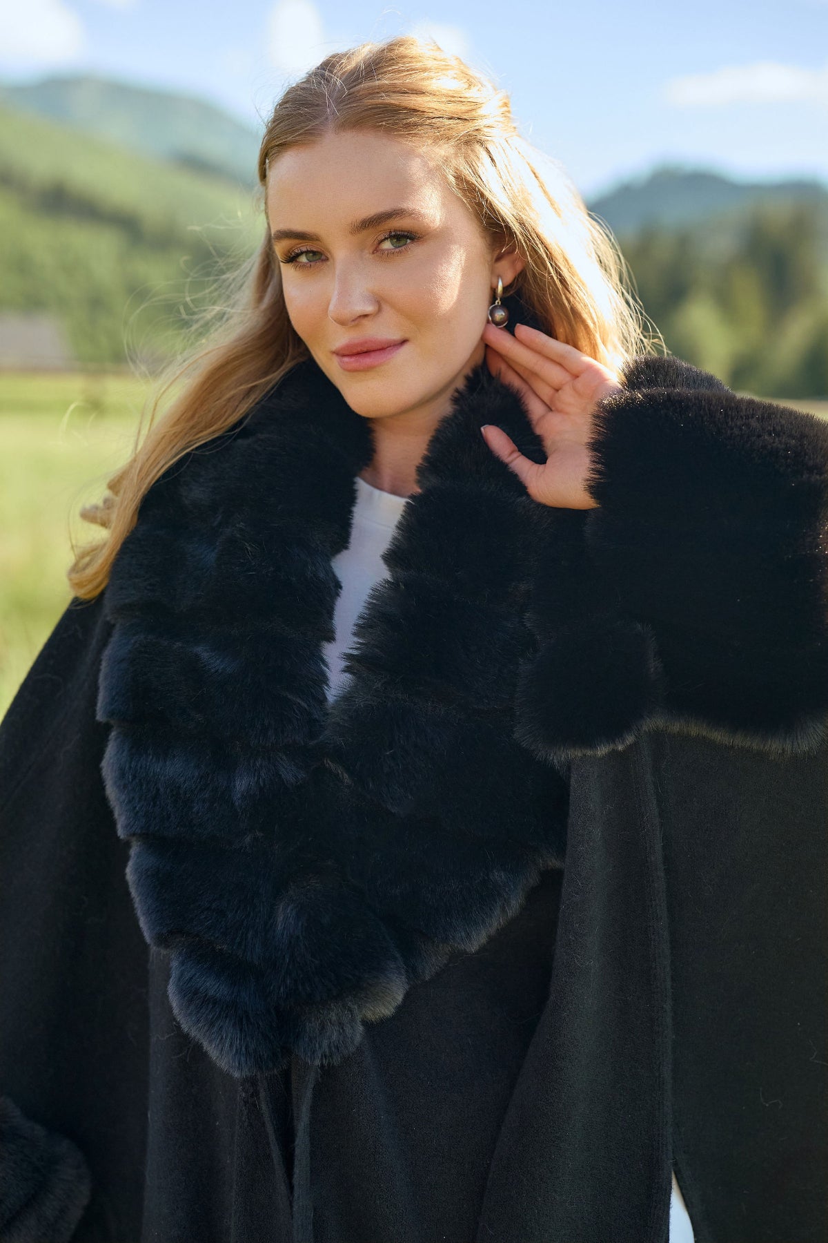 Filippa Faux Fur Trim Kimono – Saachi Wholesale