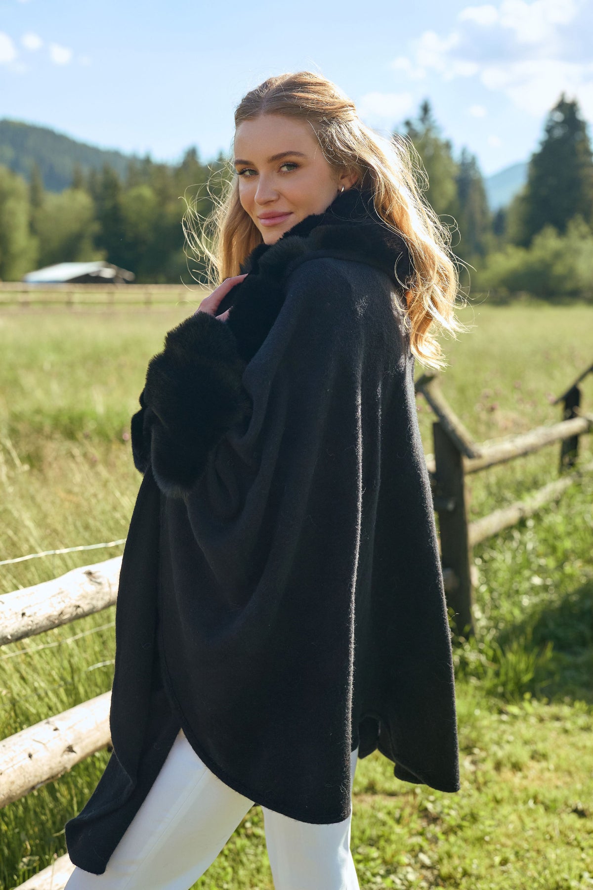 Filippa Faux Fur Trim Kimono – Saachi Wholesale