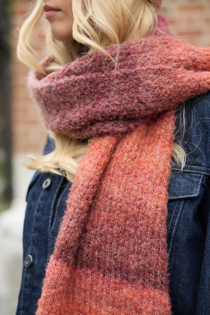 Gradient Knit Scarf - Pink