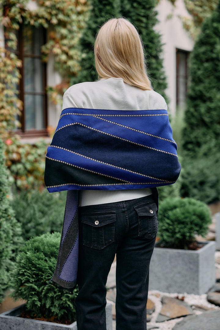 Geometric Border Reversible Scarf