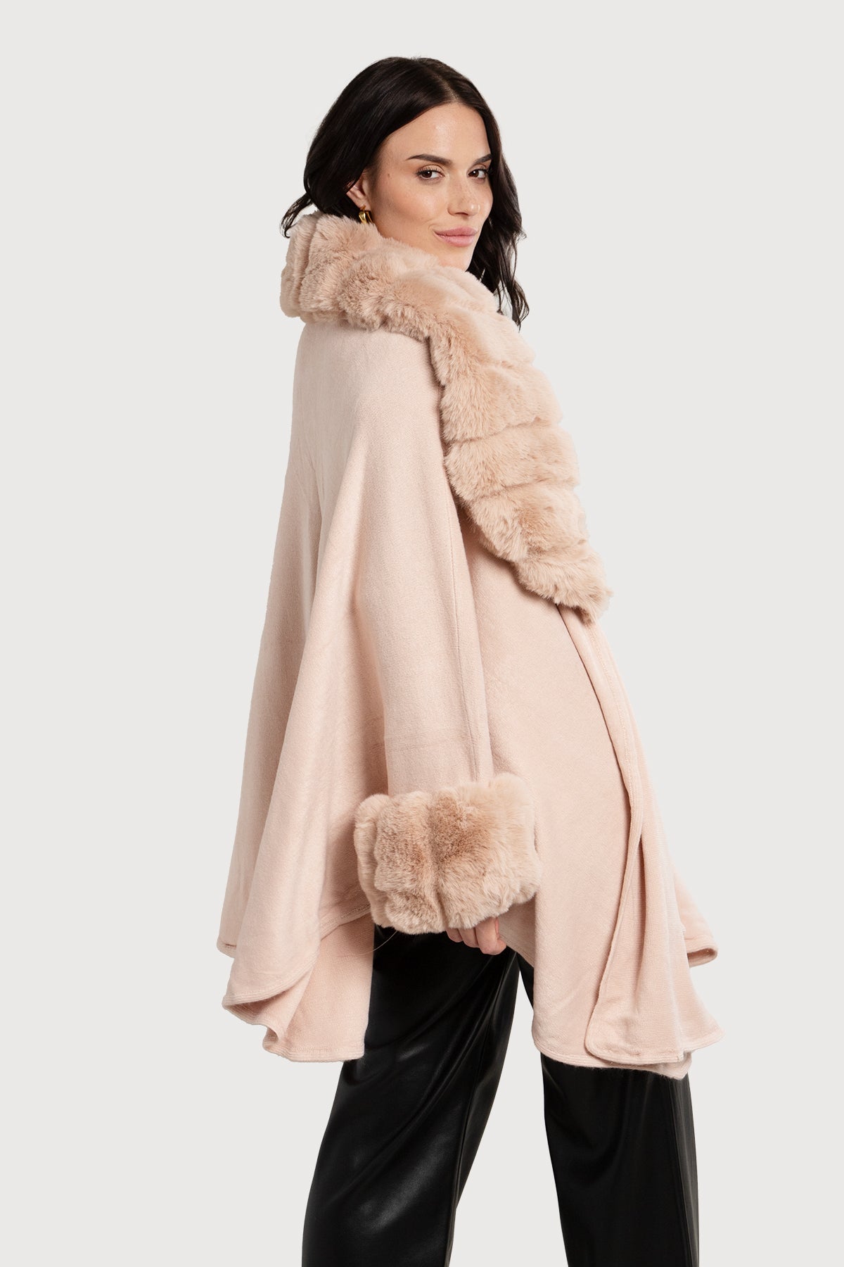 Filippa Faux Fur Trim Kimono – Saachi Wholesale