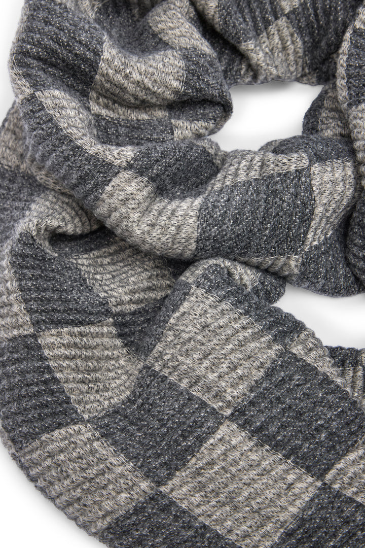 Crinkled Checkered Scarf