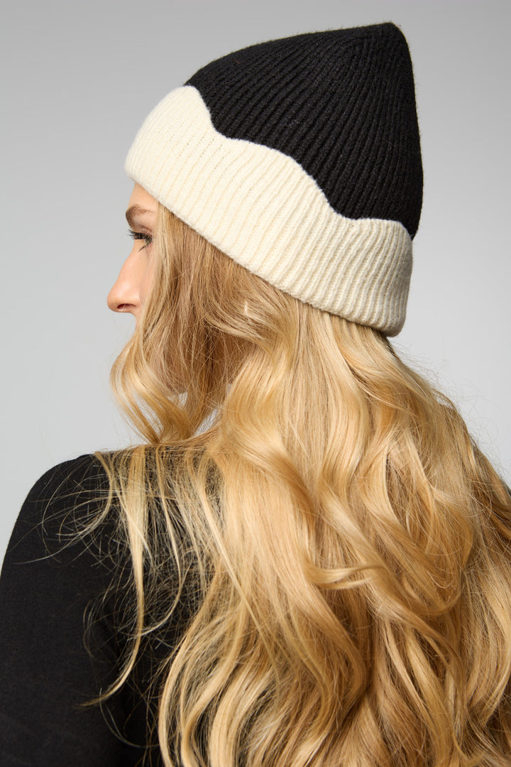 Scallop Trim Knit Beanie
