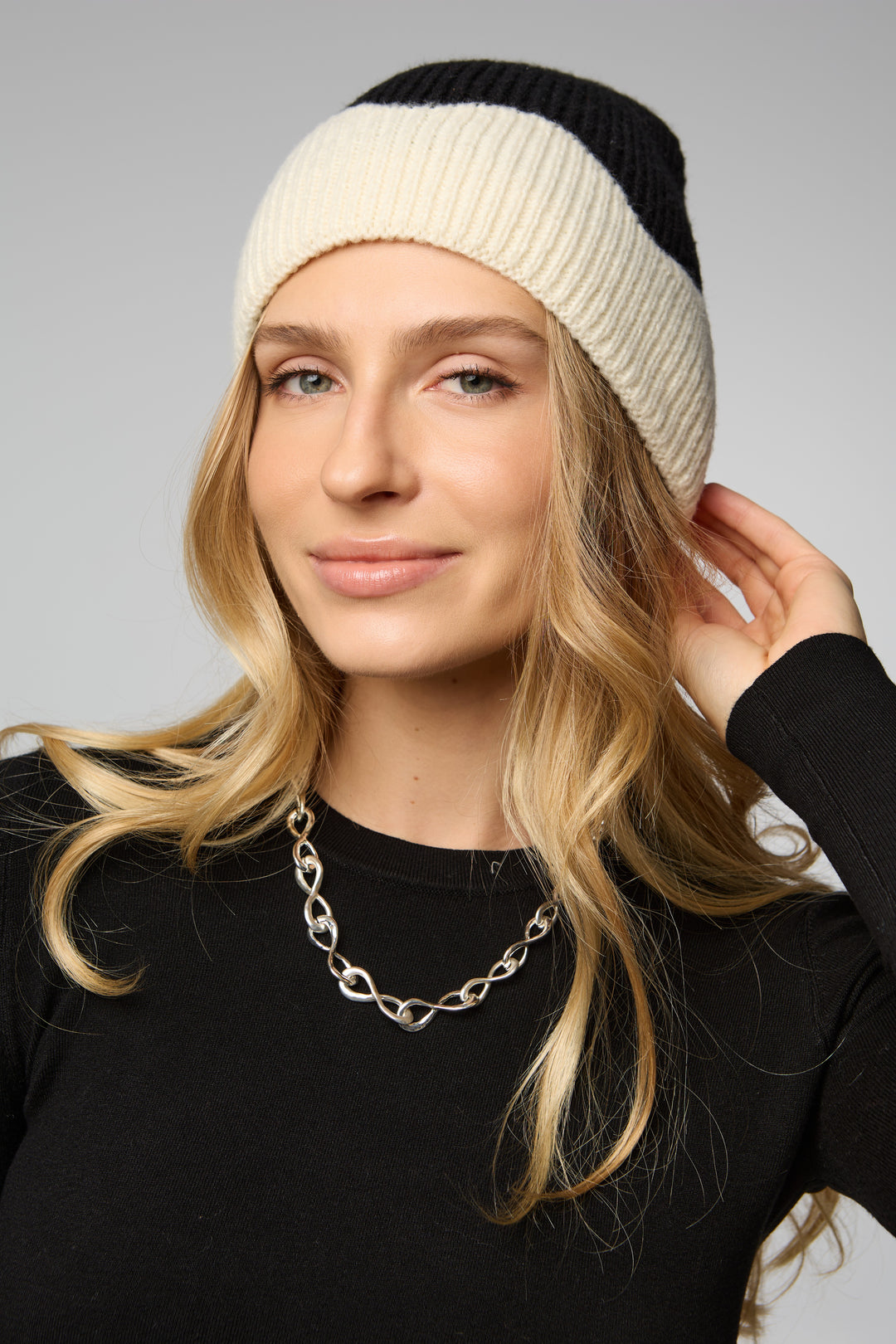 Scallop Trim Knit Beanie
