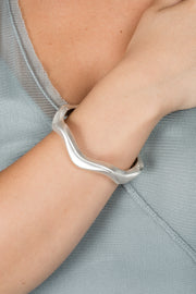 Wavy Metal Bracelet